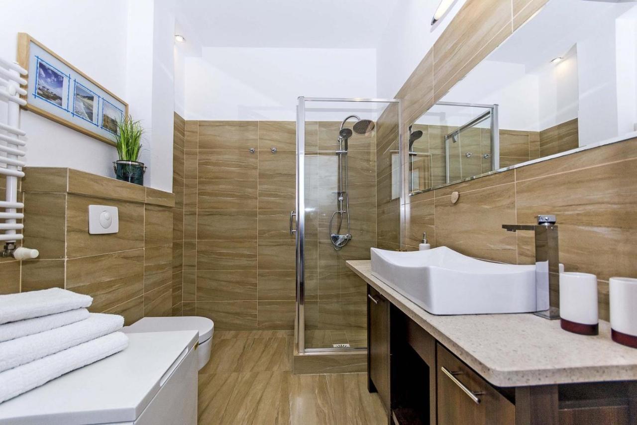 Pirat Rentyear Apartments กดัญสก์ ภายนอก รูปภาพ